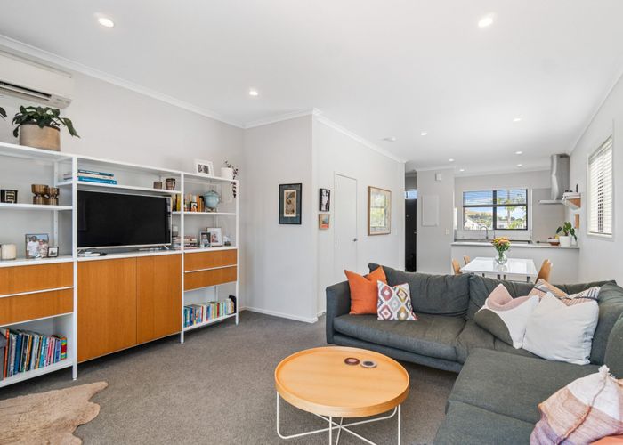  at 44 Fenchurch Street, Glen Innes, Auckland