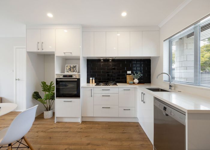  at 2/7 Rutherford Street, Chedworth, Hamilton