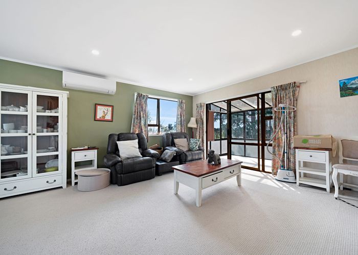  at 2/1544 Dominion Road Extension, Mount Roskill, Auckland