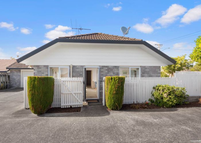  at 1/43 Holly Street, Avondale, Auckland