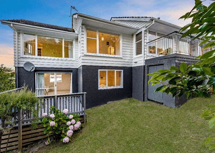  at 8 Colenso Place, Mission Bay, Auckland