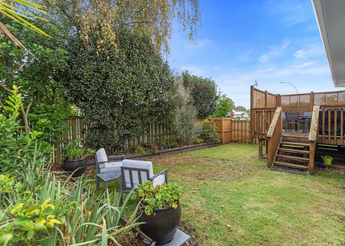  at 2 Beadle Place, St Andrews, Hamilton