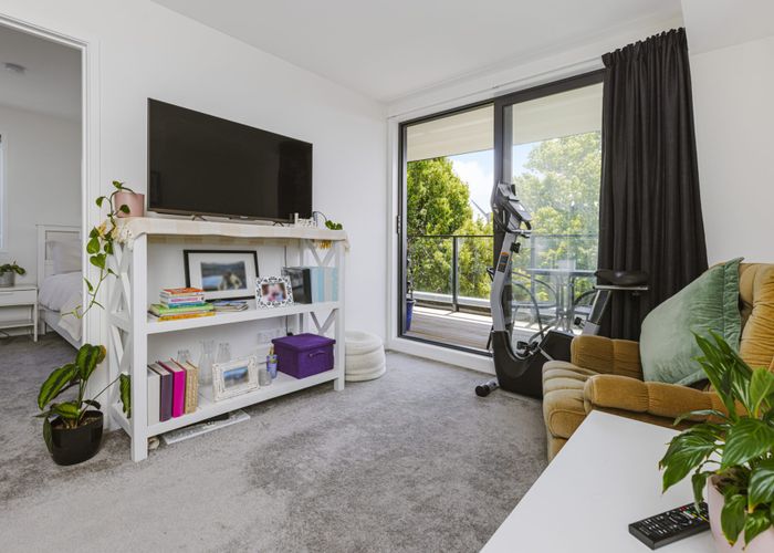  at 201/8 Gray Avenue, Mangere East, Auckland