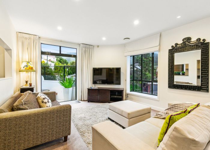  at 2/67 Bolton Street, Kelburn, Wellington, Wellington