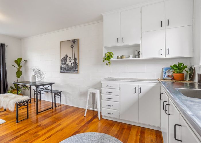  at 2/12 Oberon Place, Avondale, Auckland