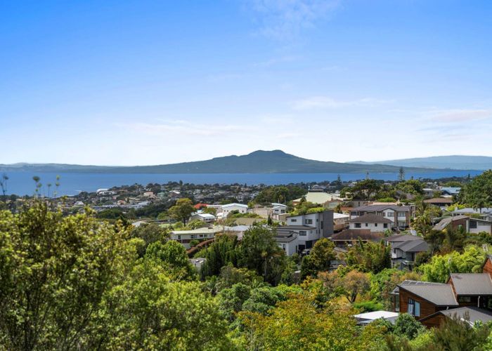  at 1/114 Sunrise Avenue, Mairangi Bay, North Shore City, Auckland