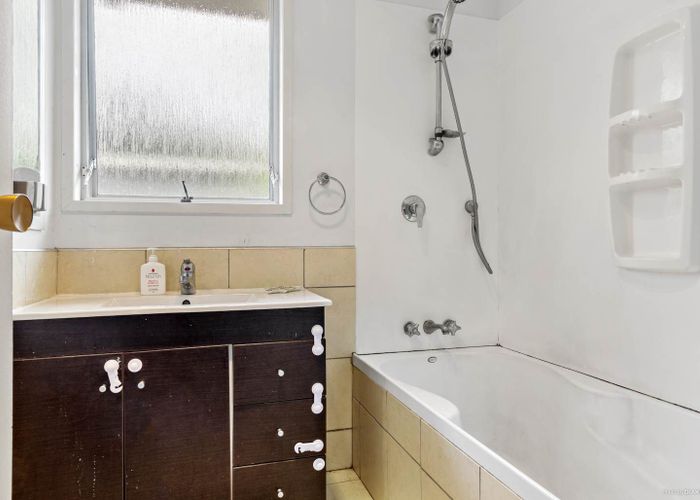  at 2 Longreach Drive, Sunnyvale, Waitakere City, Auckland