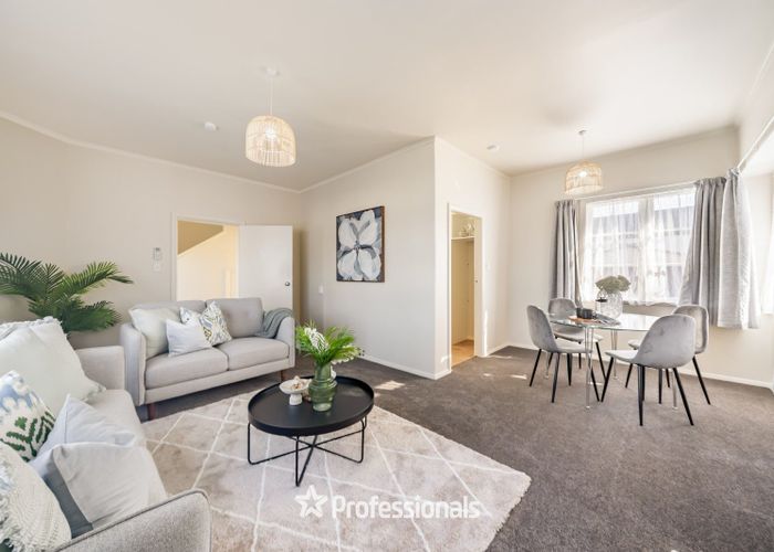  at 215 Knights Road, Lower Hutt, Lower Hutt, Wellington