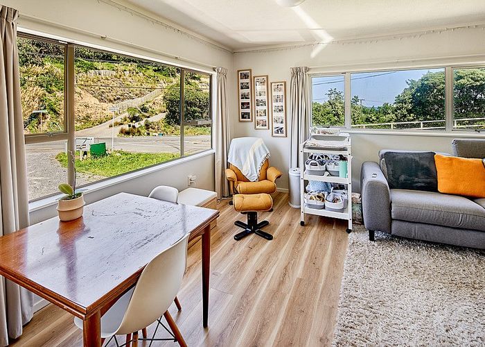  at 4 Cave Road, Houghton Bay, Wellington
