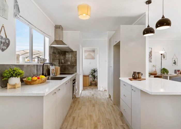  at 2/22 Tamworth Cl, Manurewa, Manukau