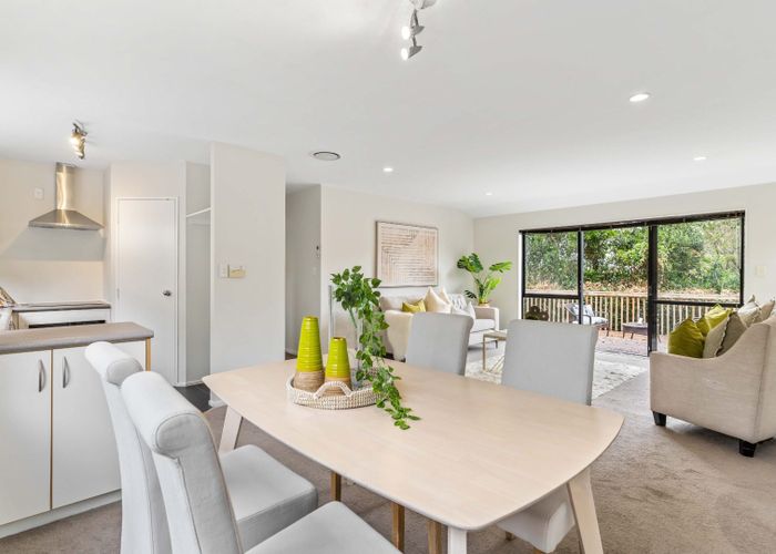  at 2/4 Altona Road, Forrest Hill, North Shore City, Auckland
