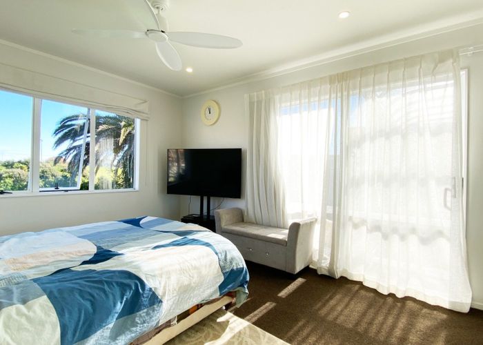  at 60 De Quincey Terrace, Highland Park, Manukau City, Auckland