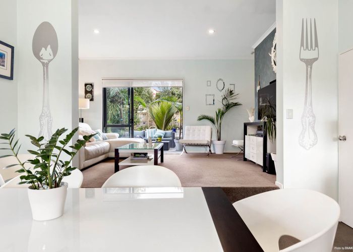  at 27 Lazurite  DR, Westgate, Auckland