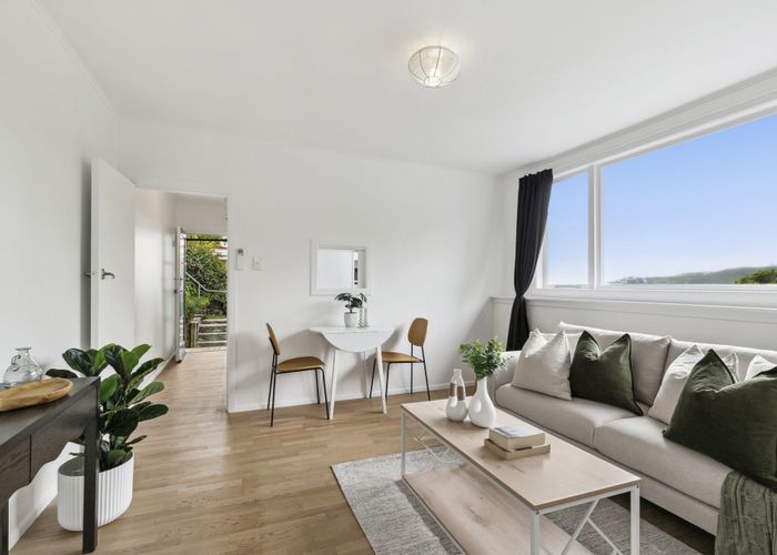  at 2/8 Mataroa Avenue, Northland, Wellington