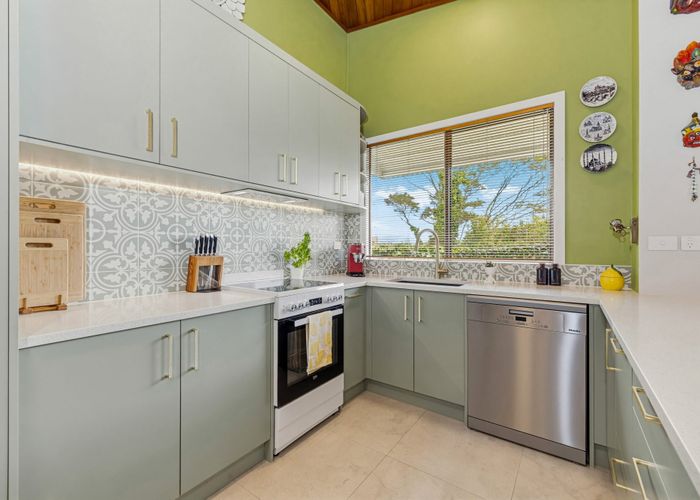  at 2/84 West Coast Road, Glen Eden, Waitakere City, Auckland