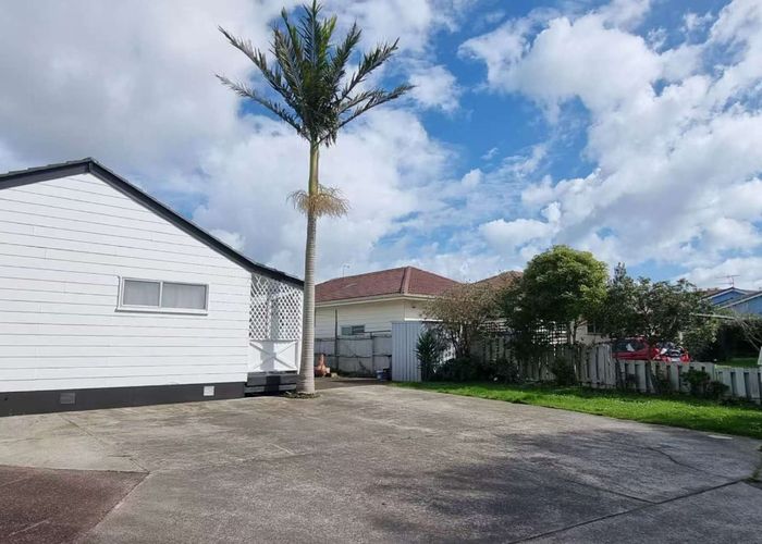  at 11 Tyndrum Place, Highland Park, Manukau City, Auckland
