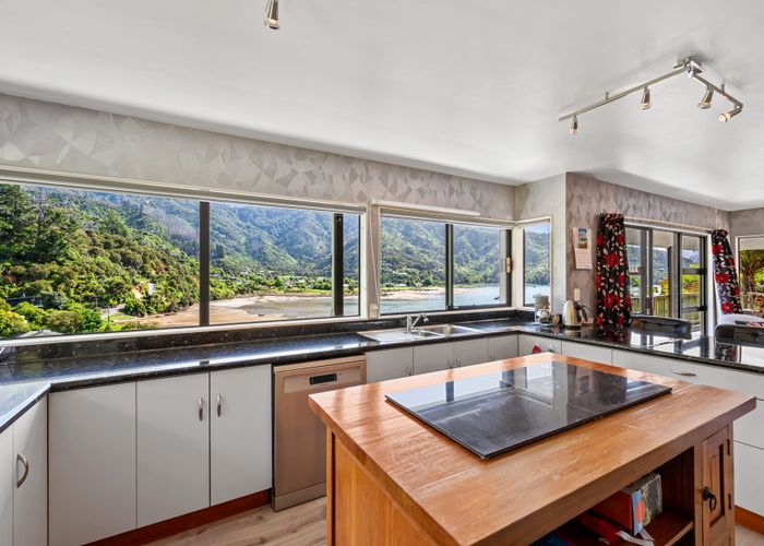  at 2389 Queen Charlotte Drive, Ngākuta Bay, Picton