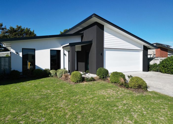 at 17 Oxnam Place, Foxton Beach, Foxton