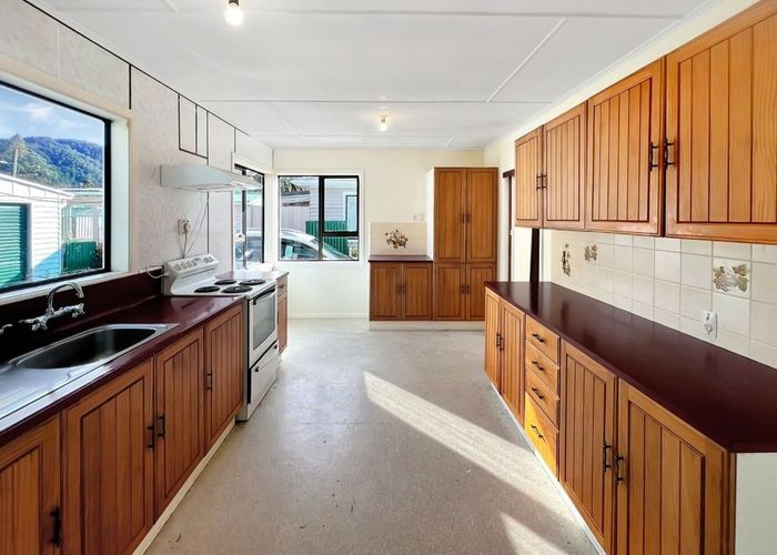  at 27 Wainuiomata Road, Wainuiomata, Lower Hutt, Wellington