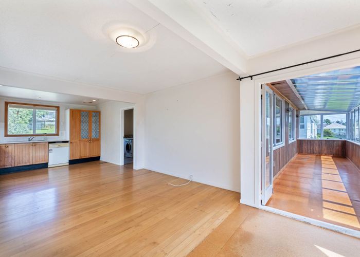  at 92 Beresford Street, Bayswater, Auckland