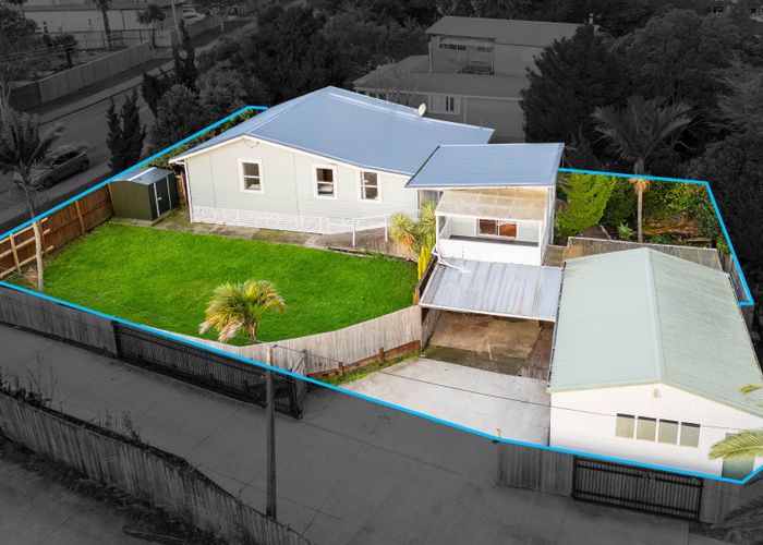  at 129 Sunnyside Road, Sunnyvale, Waitakere City, Auckland