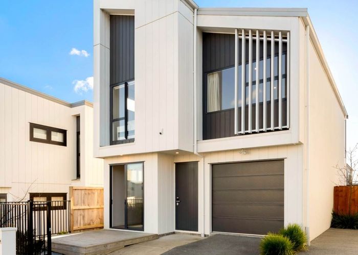  at 18 Whakanoho Road, Westgate, Auckland