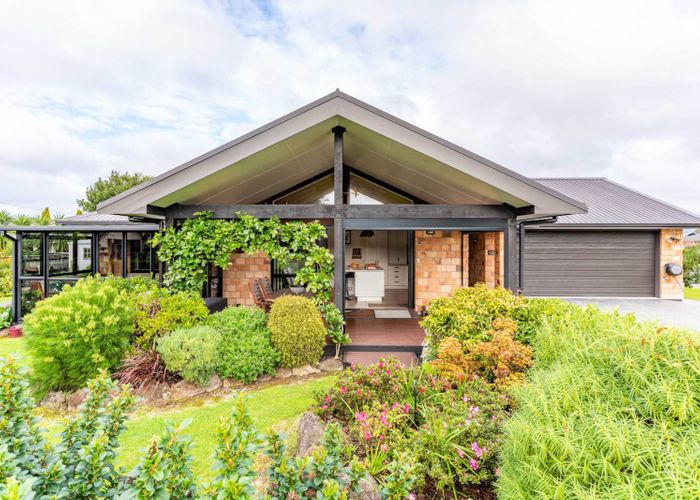  at 22 Paradise Point Place, One Tree Point