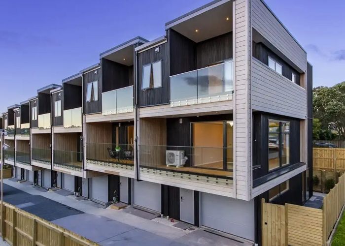  at 5/64 Pupuke Road, Hillcrest, Auckland