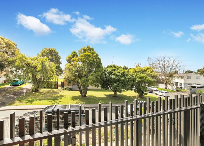  at 204/2 Ko Street, Northcote, Auckland
