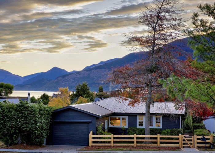  at 11 Cedar Drive, Kelvin Heights, Queenstown