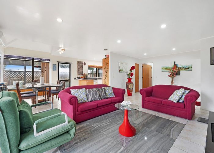  at 2/55 Aviemore Drive, Highland Park, Manukau City, Auckland