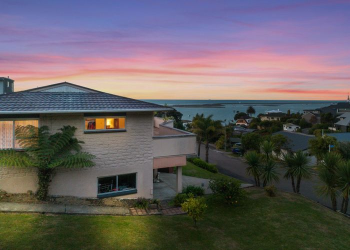  at 8 The Cliffs, Britannia Heights, Nelson, Nelson / Tasman