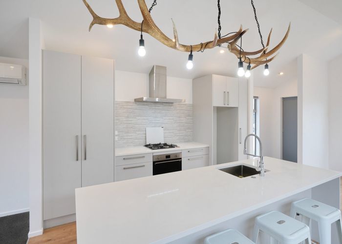  at 11 Oakleigh Street, Woodend, Woodend