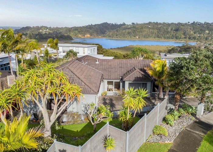  at 2 Schopolo Place, Albany, North Shore City, Auckland