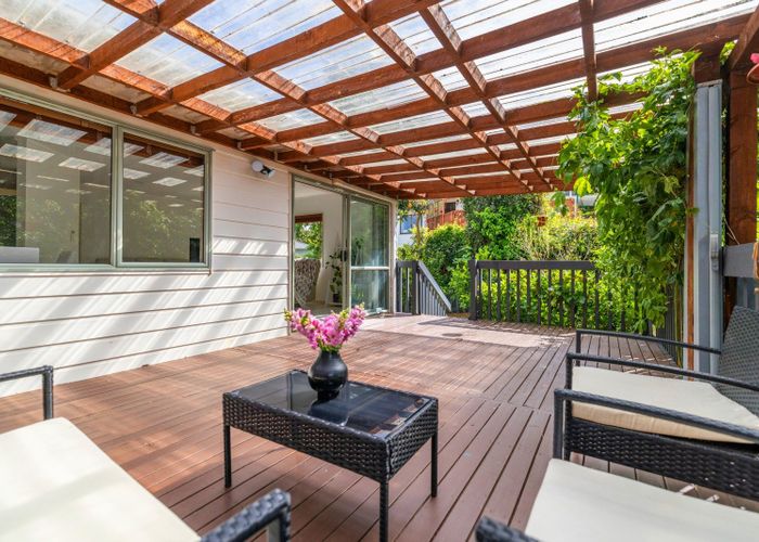 at 2/8 Tallington Crescent, Torbay, North Shore City, Auckland