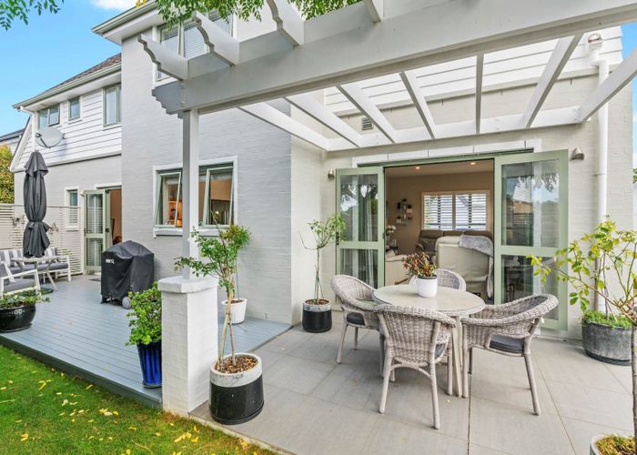  at 8 Hatfield Place, Albany Heights, Auckland