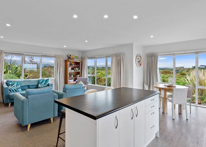  at 24 Strathnaver Glen, Waikawa Beach, Manakau