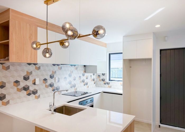  at 2/7 Peverill Crescent, Papatoetoe, Manukau City, Auckland