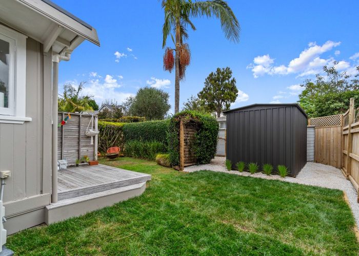  at 2/9 Essex Road, Mount Eden, Auckland City, Auckland