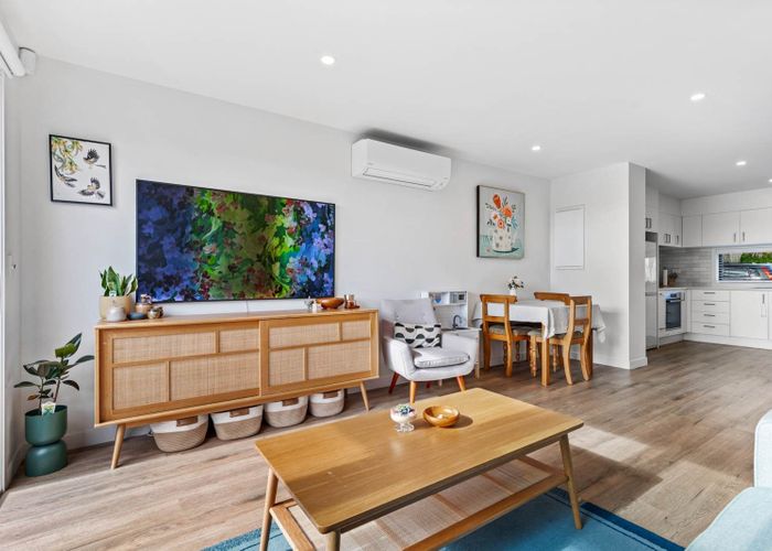  at 8/35 Garadice Road, Rothesay Bay, North Shore City, Auckland