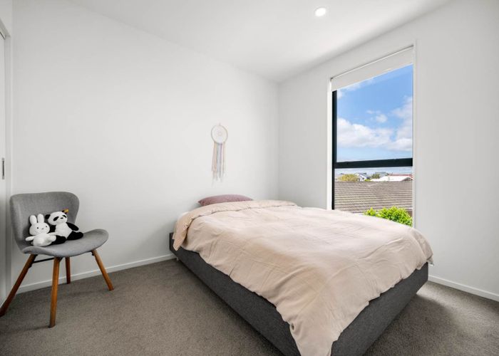  at 23/82 East Coast Road, Milford, North Shore City, Auckland