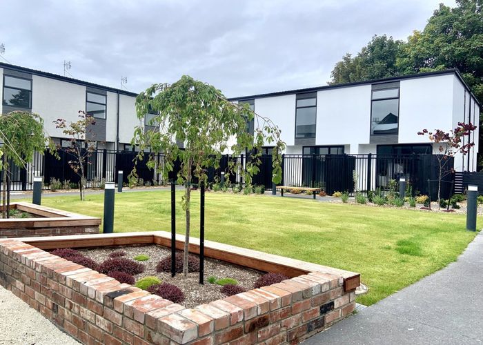  at 2/8 New Brighton Road, Shirley, Christchurch City, Canterbury