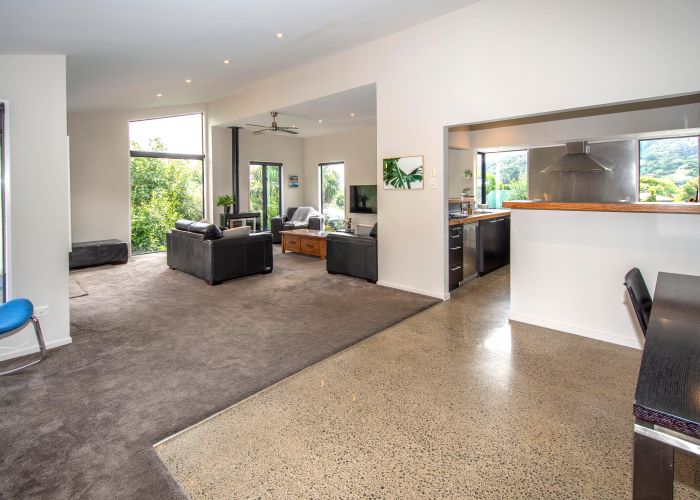 Free property data for 77 Port Hills Road, Heathcote Valley