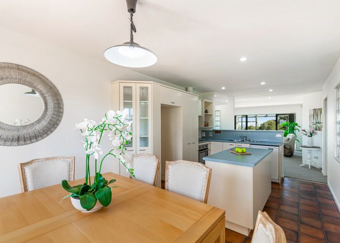  at 2/217G Sunset Road, Sunnynook, Auckland