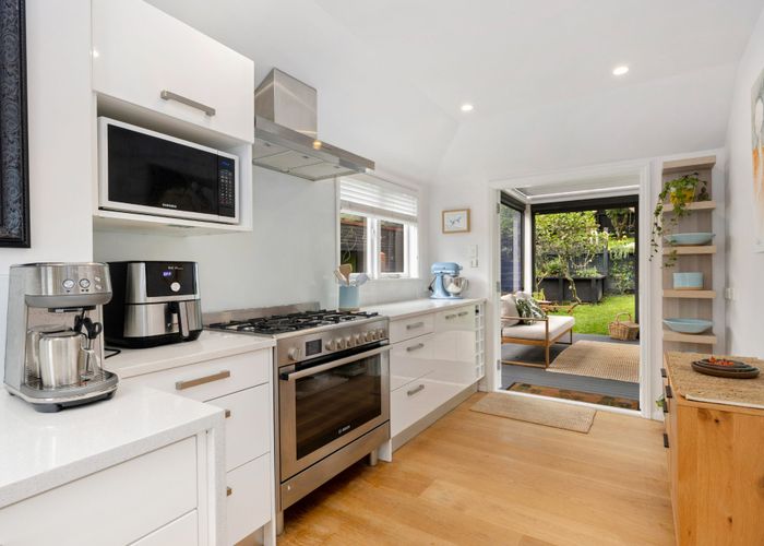  at 70 Selwyn Crescent, Forrest Hill, Auckland