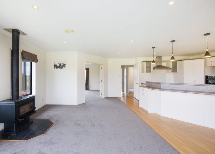  at 186 Pacific Drive, Fitzherbert, Palmerston North, Manawatu / Whanganui