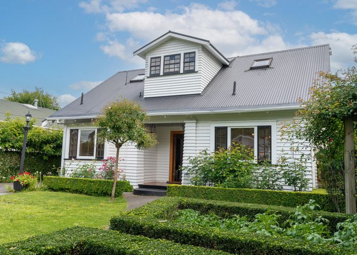  at 8 Riro Street, Hamilton East, Hamilton