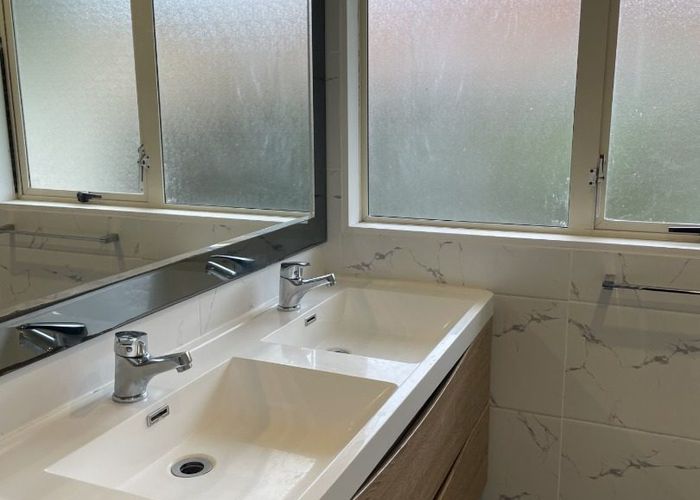  at 20 Legacy Drive, Henderson, Waitakere City, Auckland