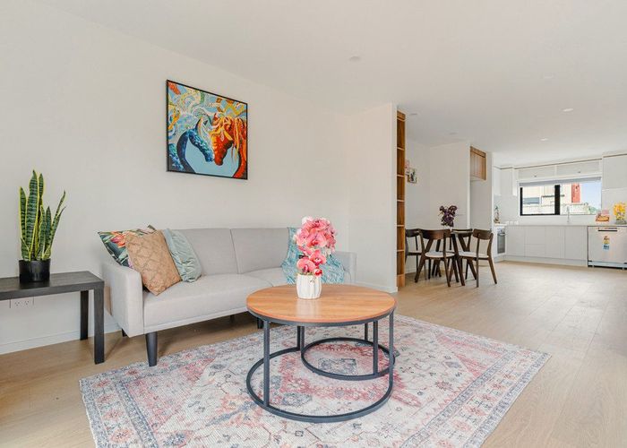  at 2/32 Tapuwae Way, Mangere Bridge, Manukau City, Auckland