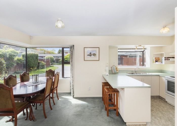  at 2/221 Harewood Road, Bishopdale, Christchurch City, Canterbury